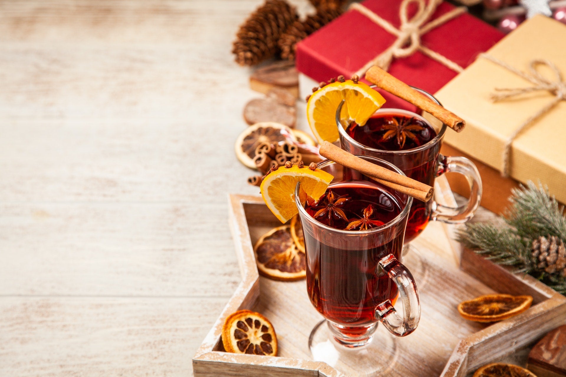 http://niococktails.co.uk/cdn/shop/articles/mulled-wine-popular-winter-cocktails.jpg?v=1667991509